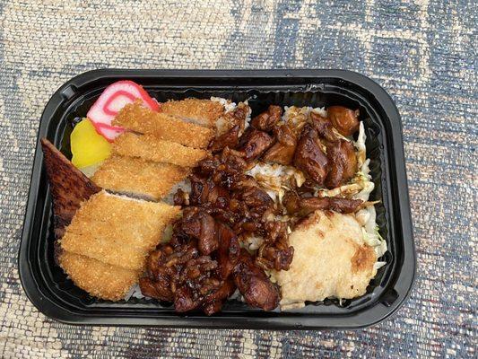 Mini combo tonkatsu and char siu chx. All bentos comes with luncheon meat, fish cake, takuan, mahi mahi, rice and a bed of cabbage. Yummy!