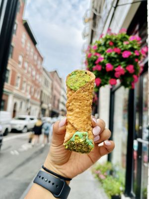 Pistachio Cannoli