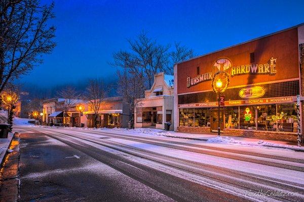 Dunsmuir Hardware in an early winter morning