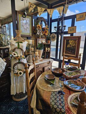 Antique, vintage, gently used and new home décor, accessories and furnishings.