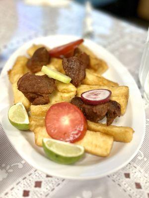 Yucca Frita con Chicharron (cassava fries with fried pork belly)