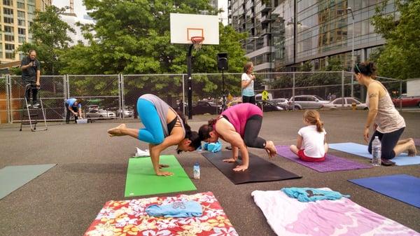 Yoga at the park in South Lake Union with Be Luminous Yoga and Lung Force!