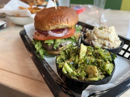 Cheezeburger with broccoli slaw and potato salad