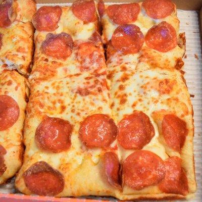 Pepperoni Stuffed Crust Deep Dish: Little Caesars