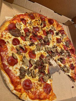 Pepperoni, sausage and mushroom. It's perfect!