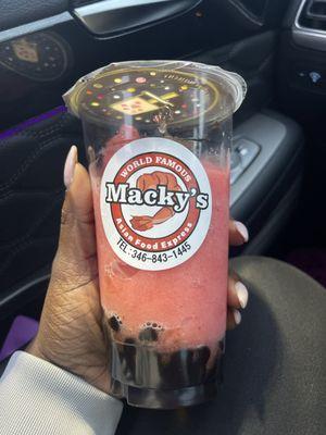 Strawberry smoothie with tapioca