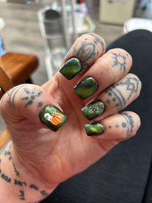 Bee hooked it up with cat eye Halloween nails, I absolutely love them.