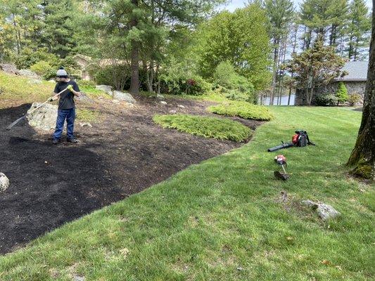 Spreading mulch