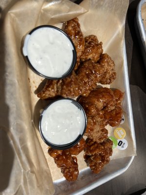 10 boneless wings with honey BBQ and teriyaki