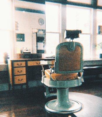 That vintage aesthetic makes me dream of photo shoots while I wait for my guy to be all cleaned up...