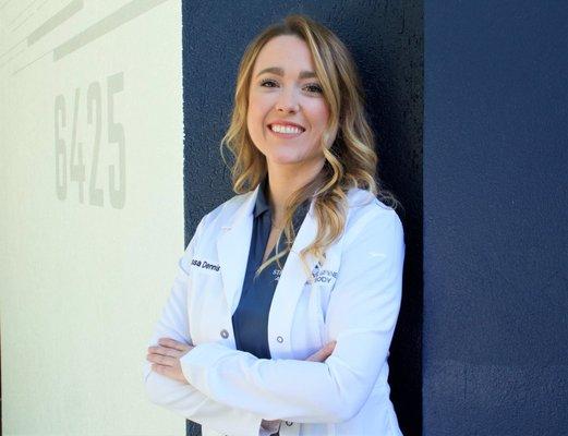 Dr. Alyssa Dennis, Owner and Chiropractor