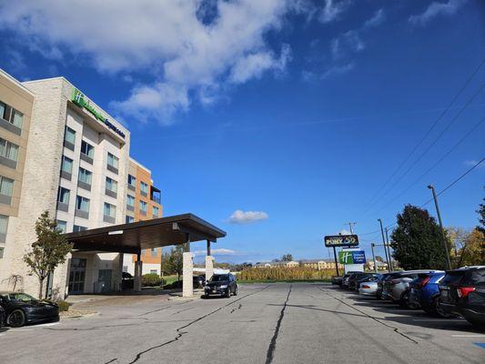 Holiday Inn Express & Suites Sandusky, An IHG Hotel