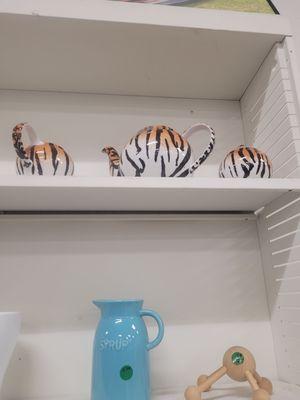 The cutest tiger teapot set