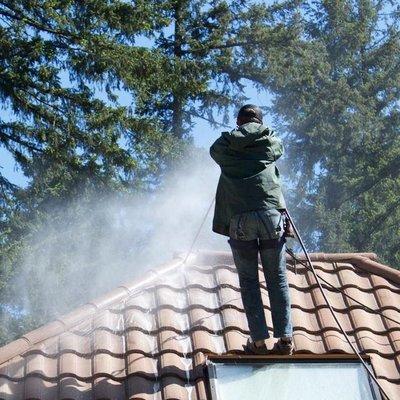 Cleaning a tile roof