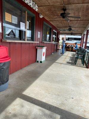 Do you remember roadside stands well uncle Al's is a place for it they have the best Creamsicle cups in the world