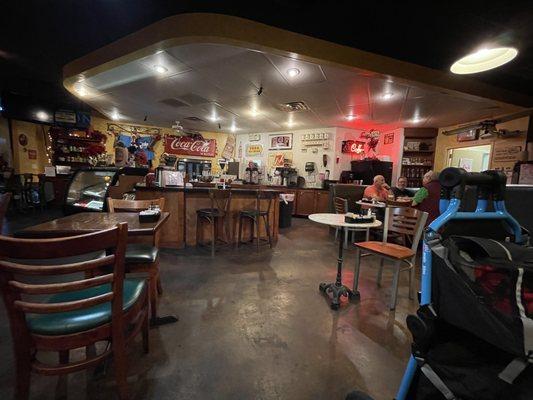 Main dining area, early before the crowd came in.