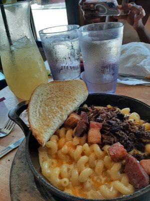 Yummy! Beef brisket w pork belly slices mac n cheese! Drink was yummy!