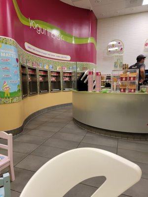 Frozen yogurt dispensers