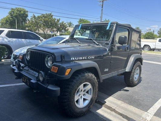 Jeep Wrangler front windshield replacement