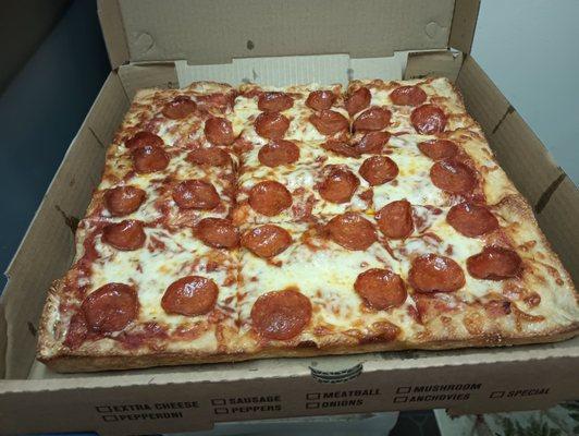 14" Neopolitan pepperoni pizza