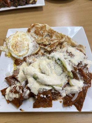 Chilaquiles de Pollo o Res, Verdes o Rojos