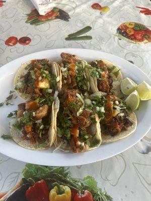 Tacos de alp pastor, carnitas, chorizo