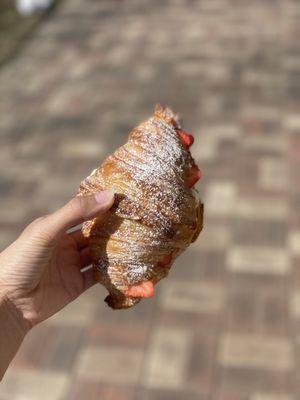 ig: @whatsviveating  |  strawberry croissant with french butter cream