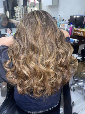 Balayage Hair color with Long Layers In Style. #balayage #hairColor