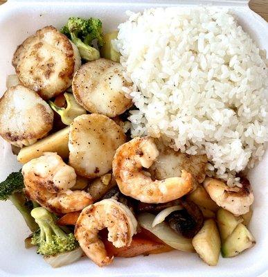 Shrimp and Scallops Hibachi Lunch Special (plus Salad & Soup) 3/11