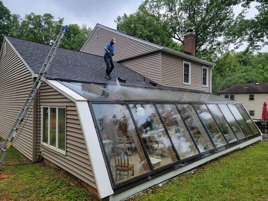 Sun room pressure washed and window washing in Rockville, MD