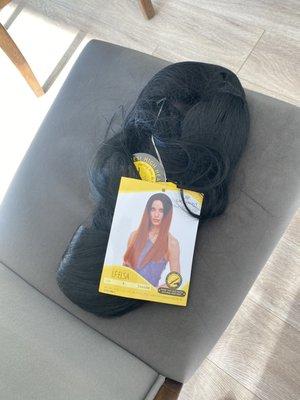 The wig and how they package it.