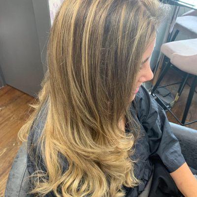 Kristie's Foil-age (Full Foil w/ Balayaged ends) for a lived in buttery ombré!