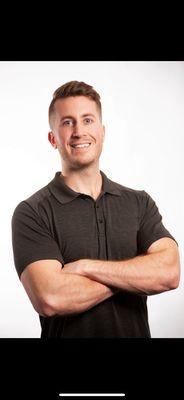 Dr. Jared Campbell, DC. Sports and Family Chiropractor at Kailua Wellness Center. Kailua Chiropractic adjustments.