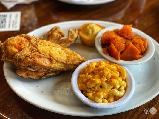 Famous Fried Chicken w/yams & mac n' cheese.