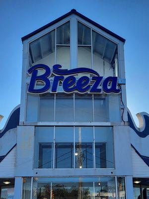 Breeza Exterior Photo 2