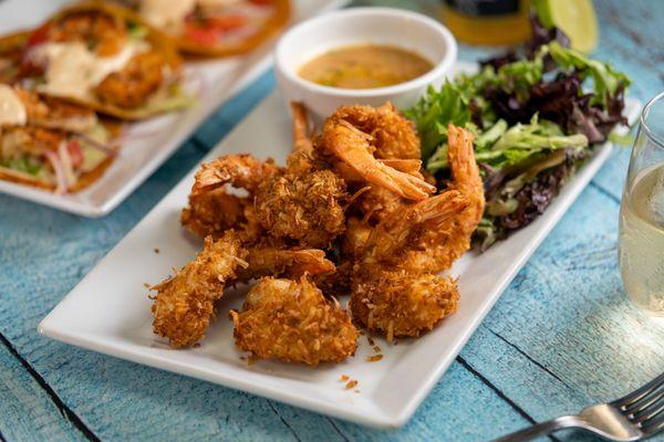 COCONUT SHRIMP
Local shrimp coaded with a blend of sweet coconut flakes and bread crumbs. Served with peanut coconut sauce.