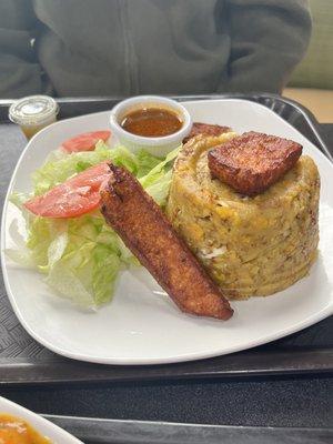 Queso Mofongo con  Salada