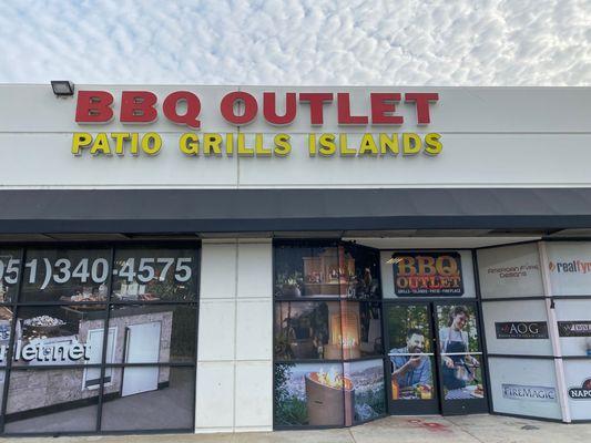 BBQ Outlets Corona, New Management. Selling BBQ Grills, Fire Pits, Fireplace, Outdoor Kitchen Appliances, Outdoor Refrigerator, Kegerator