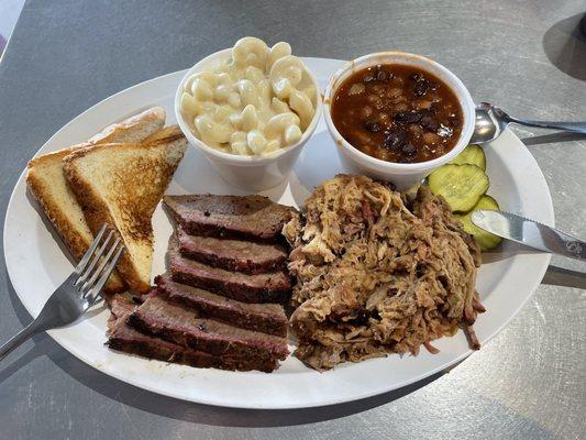 Brisket & Pulled pork with baked beans and Mac & cheese