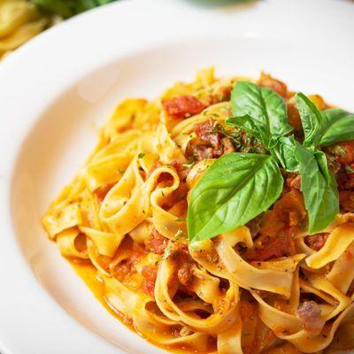 AMATRICIANNA ENTREE I HOMEMADE FETTUCCINE PASTA