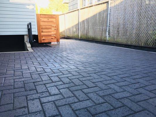 Paver driveway and privacy screen in Sellwood.