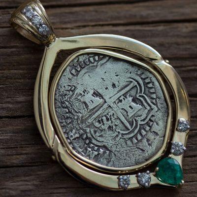 Gorgeous flip mount on this Nuestra Señora de Atocha coin