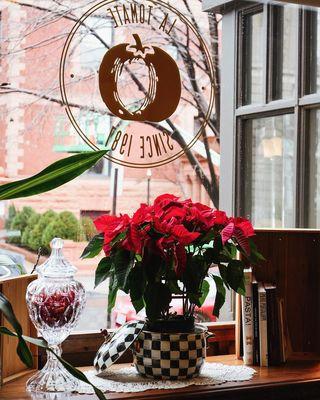 Its beginning to look a lot like the holidays at La Tomate!

December dining in a cozy & festive atmosphere.