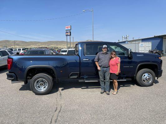 JL and his wife are taking home their New Chevrolet Silverado 3500HD High Country Dually!