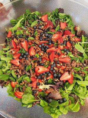 Berry Salad with candied walnuts