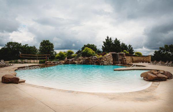 swimming pool at Olathe Ridgeview Genesis