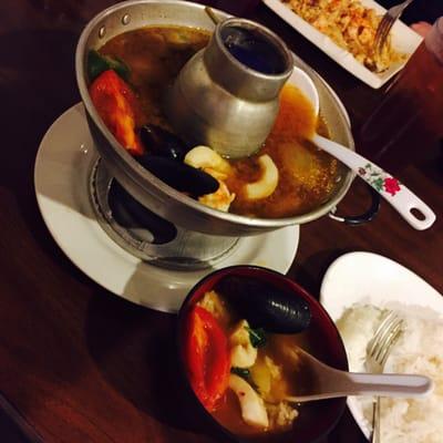 Seafood soup and steamed rice