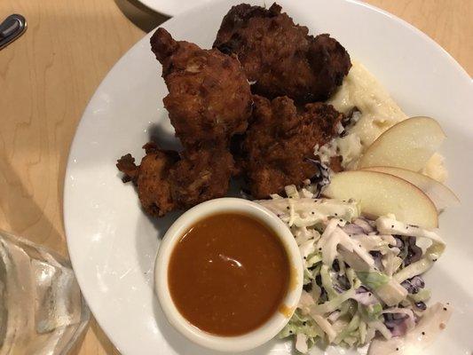 Fried chicken with cole slaw, mashed potatoes and fresh apple slices