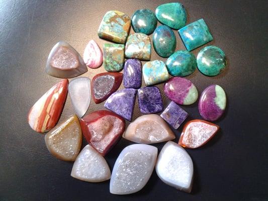 100s of Cabochons sure to delight your craft.