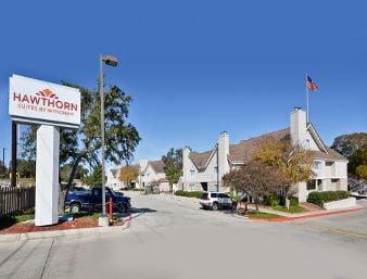 Hawthorn Inn & Suites